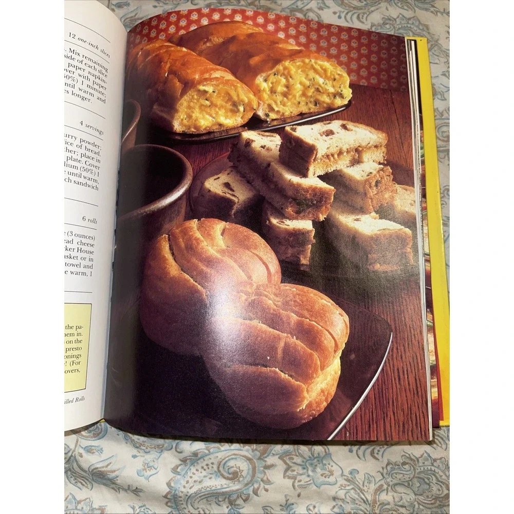 Vintage 1981 Betty Crocker's Microwave Cookbook Hardcover Quick Meal Recipes‎